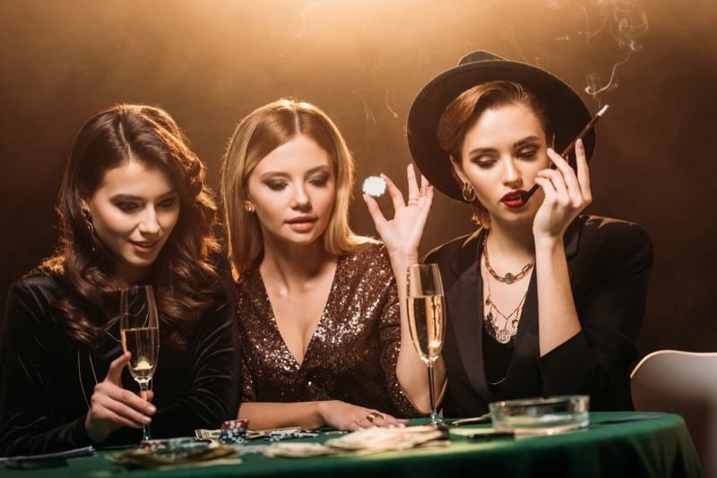 mm85dd Platform — မြန်မာ ကစားသမားများအတွက် Sportsbook နှင့် Casino ဂိမ်းများ ကစားနေသောမြင်ကွင်း